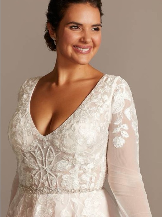 David's Bridal Dresses & Skirts - Long Sleeve Plunging Plus Size Wedding Dress
STYLE# AI26310073 David’s Bridal